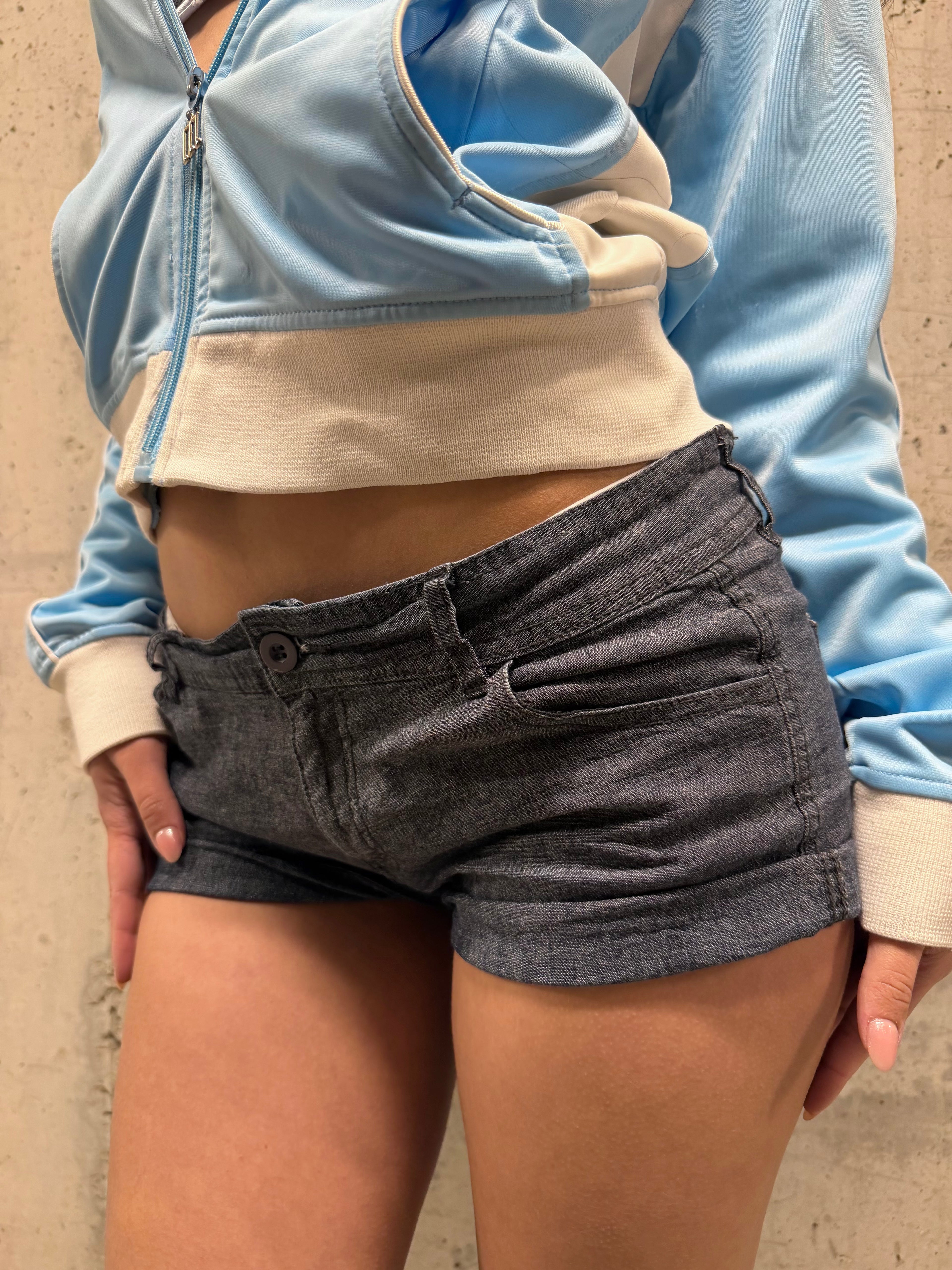 Short denim