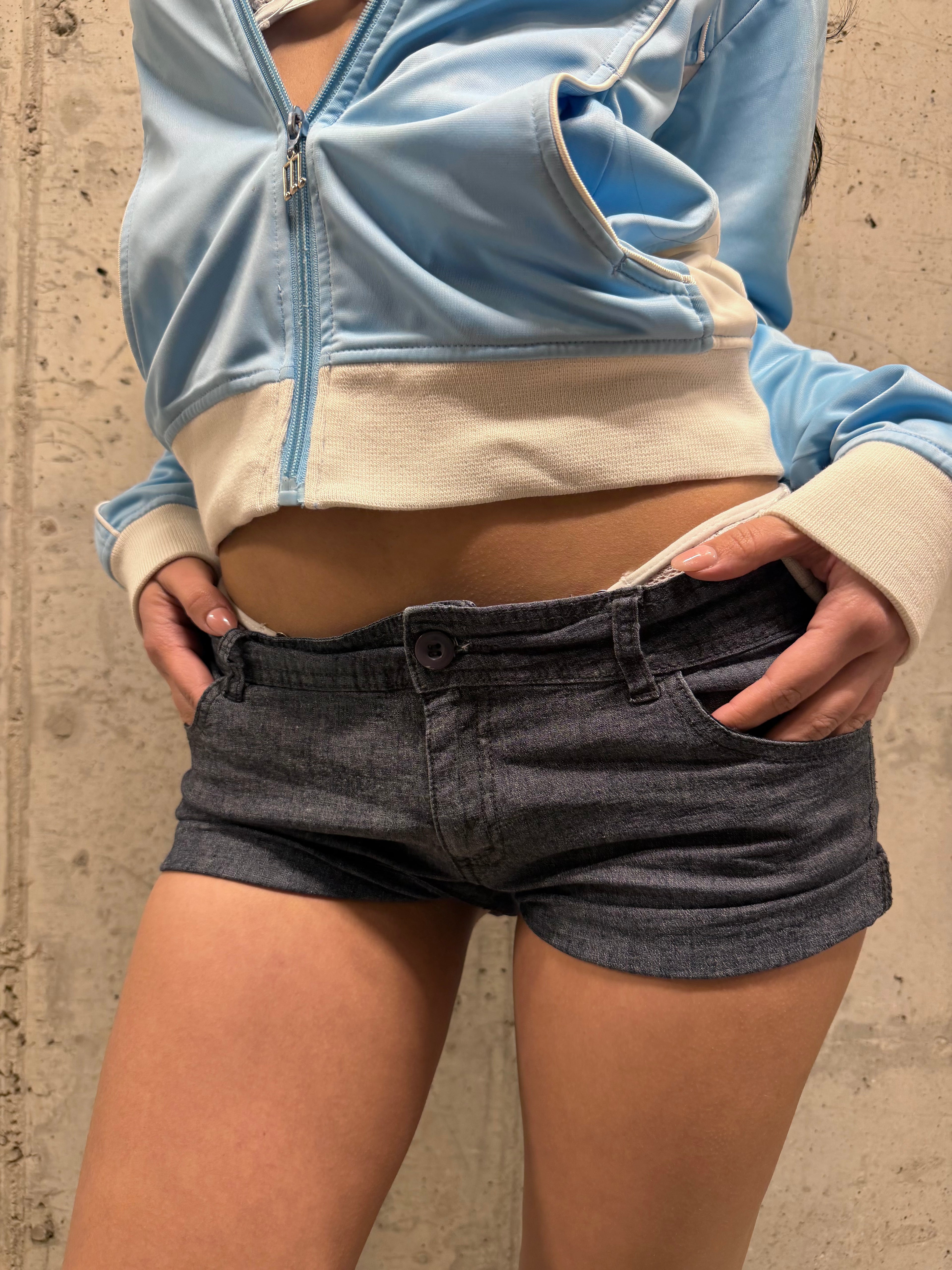 Short denim